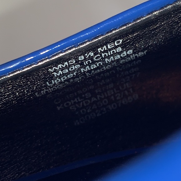 Vera Wang Two-Tome Patent Pumps - Picture 9 of 16